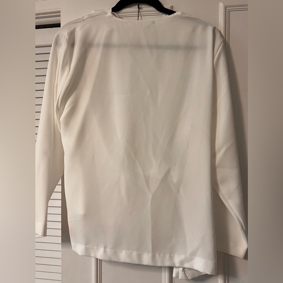 White Draped Top Figure Flattering Style NWT Size XL - Picture 8 of 8